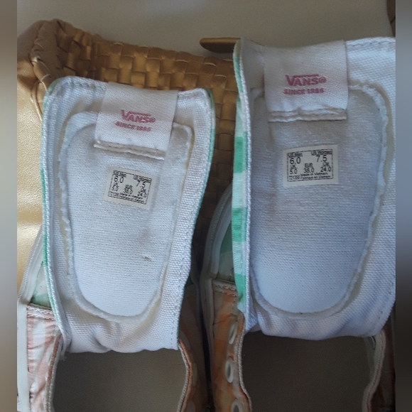 Vans.  High Top Shoes. Size: 7.5 - Picture 6 of 6